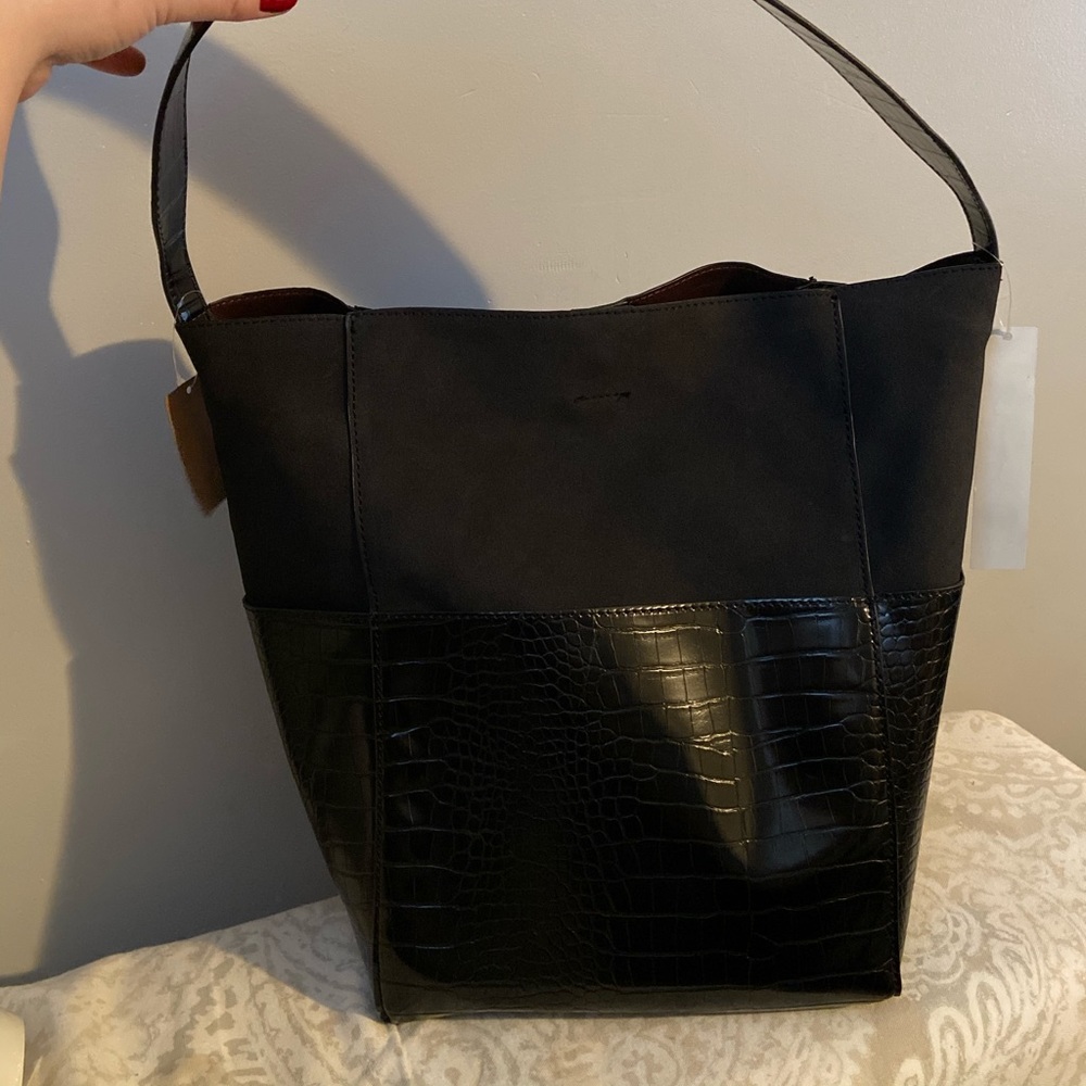 Aqua tote with pouch